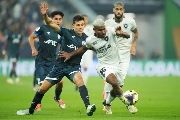 Foto colorida do confronto entre Botafogo e Pachuca, pela Copa Intercontinental - Metrópoles