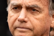 Bolsonaro na saída do hospital DF Star no domingo (14/9)