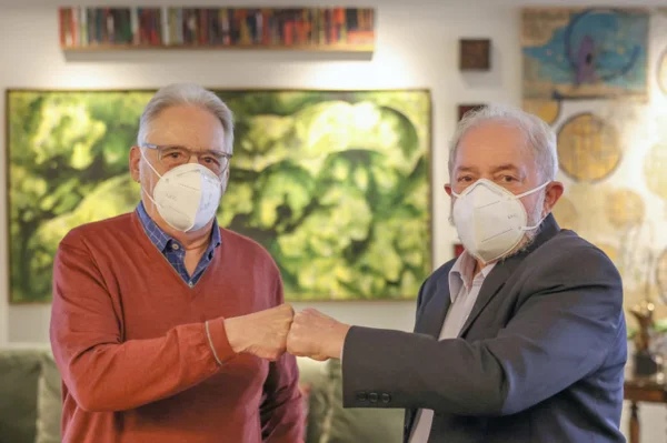 A convite de Nelson Jobim, Lula e FHC almoçam juntos