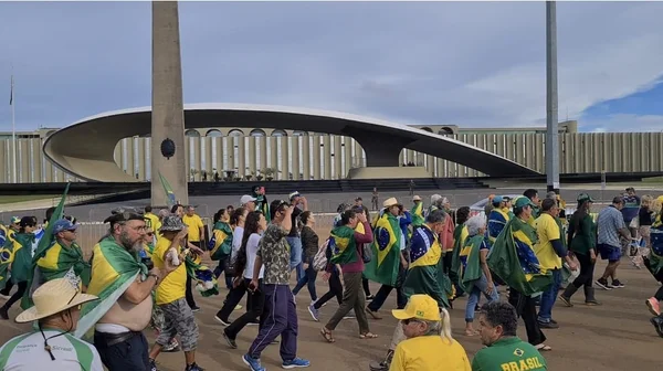Bolsonaristas no QG do Exército