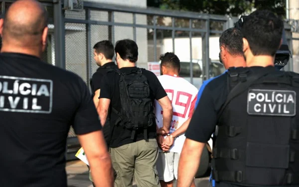 Assessor de deputado é preso no DF em operação contra tráfico de armas