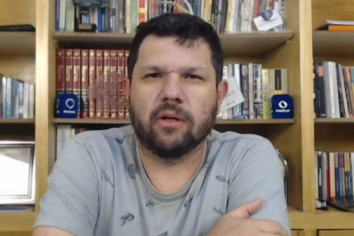 PGR denuncia blogueiro Oswaldo Eustáquio por associação criminosa