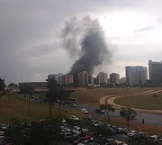 Incêndio no Setor Hoteleiro Norte assusta população. Veja vídeo - imagem 3 Incêndio no Setor Hoteleiro Norte assusta população. Veja vídeo - imagem 3