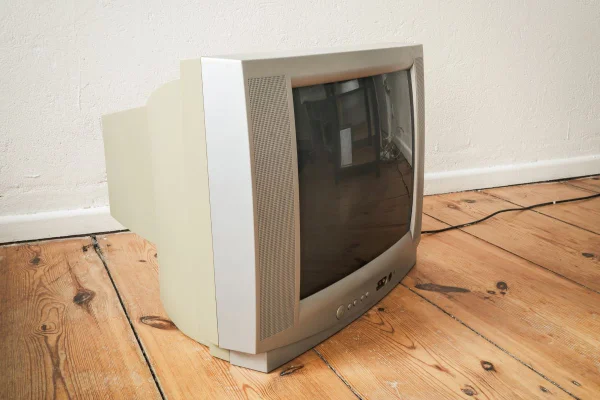 Imagem colorida de Televisão de Tubo - Metrópoles