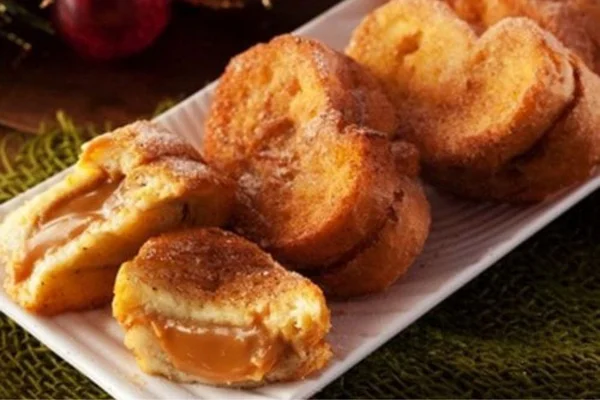 Rabanada com recheio de doce de leite - Metrópoles