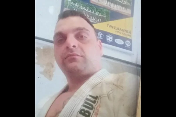 Lutador de jiu-jitsu Renê Roque Zago, de 38 anos, foi preso por espancar a esposa e ferir a filha do casal, uma criança de seis meses, em Piracicaba, interior de São Paulo - Metrópoles