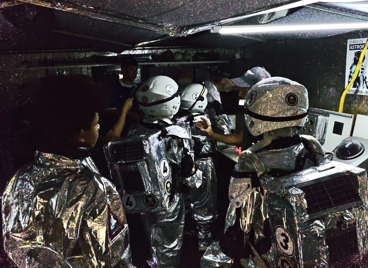 O projeto reproduz desafios semelhantes aos enfrentados por astronautas em missões espaciais e reúne estudantes de destaque de todo o país. O projeto reproduz desafios semelhantes aos enfrentados por astronautas em missões espaciais e reúne estudantes de destaque de todo o país.