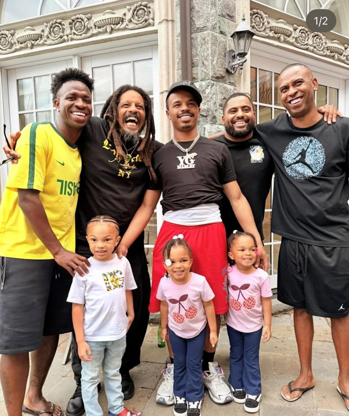 Vini Jr. e os amigos na mansão alugada pelo craque em Nova Jersey Vini Jr. e os amigos na mansão alugada pelo craque em Nova Jersey