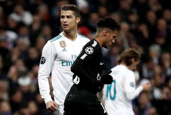 Neymar e Cristiano Ronaldo trocam socos… em comercial de telefonia