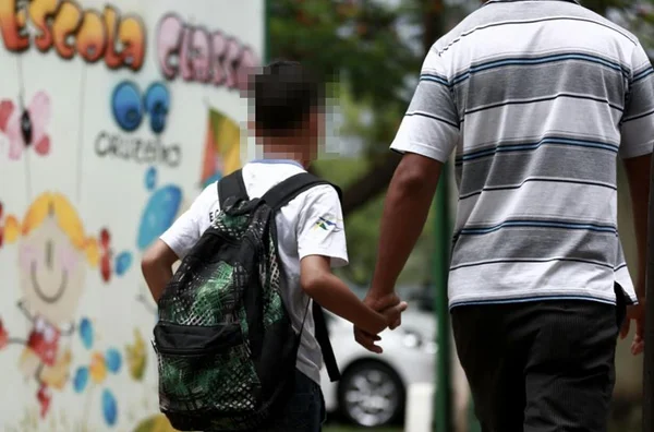 “Quero o melhor para meu filho”, diz pai de aluno que desmaiou de fome