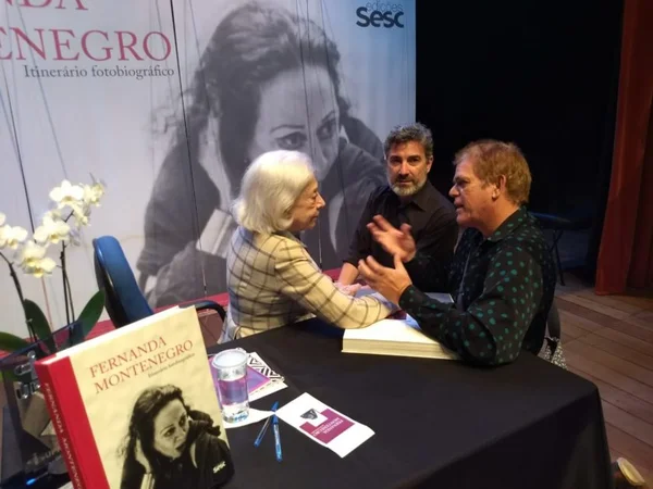 Três horas para conseguir um autógrafo de Fernanda Montenegro
