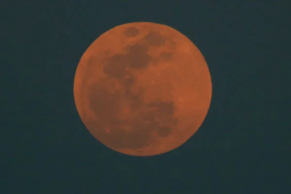 Eclipse lunar será visível no Brasil a partir das 17h desta sexta (27)
