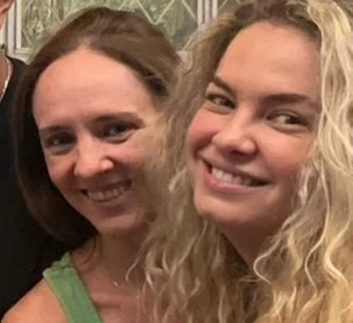 Lua Blanco e Marcela Nunes posam juntas e sorridentes Lua Blanco e Marcela Nunes posam juntas e sorridentes
