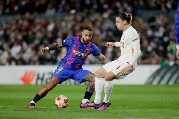 Liga Europa: Barcelona esbarra em ex-goleiro e empata com Galatasaray