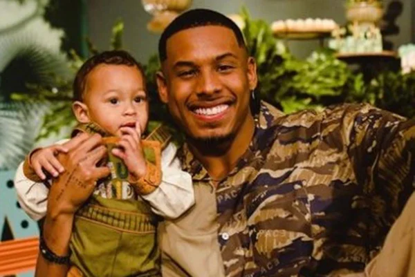 Paulo André e filho são vítimas de racismo na web e ex-BBB se revolta
