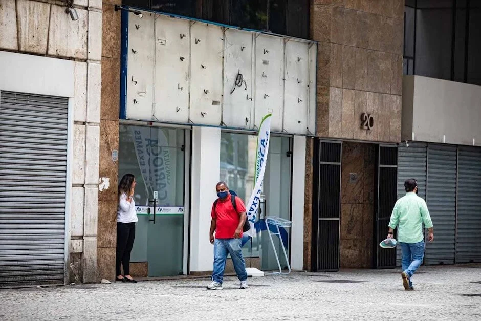 Comércio fechado e ruas desertas pelo centro do Rio Comércio fechado e ruas desertas pelo centro do Rio