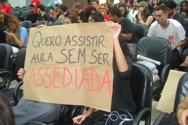 A polícia e a Unesp investigam o caso. Os alunos fizeram um dossiê com as denúncias contra um professor do curso de relações internacionais - Metrópoles