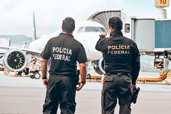 O homem que circulava pela área restrita do aeroporto apresentou informações contraditórias sobre o motivo de sua presença no local - Metrópoles