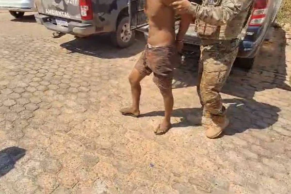 PM prende homem suspeito de provocar incêndio em área de mata no DF