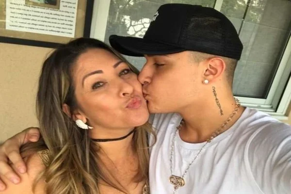 Mãe de MC Gui quer achar menina que sofreu bullying do cantor