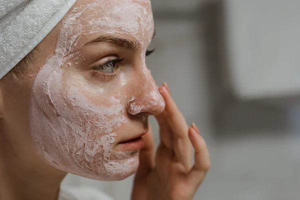 acne mulher skincare