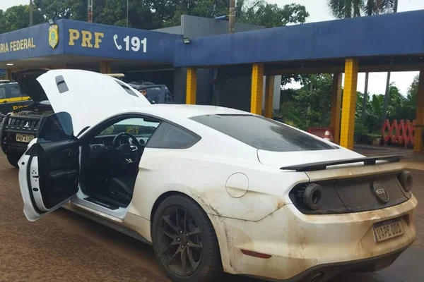 Foto colorida de Mustang transportava cigarro eletronico - Metrópoles