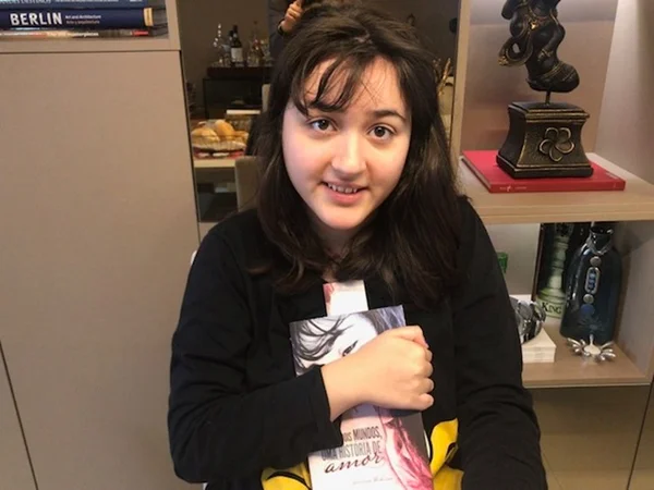 Mãe lança livro inspirador sobre criação de filha com autismo