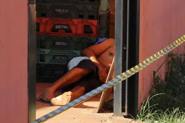 Mulher mata ex-marido que invadiu sua casa para agredi-la