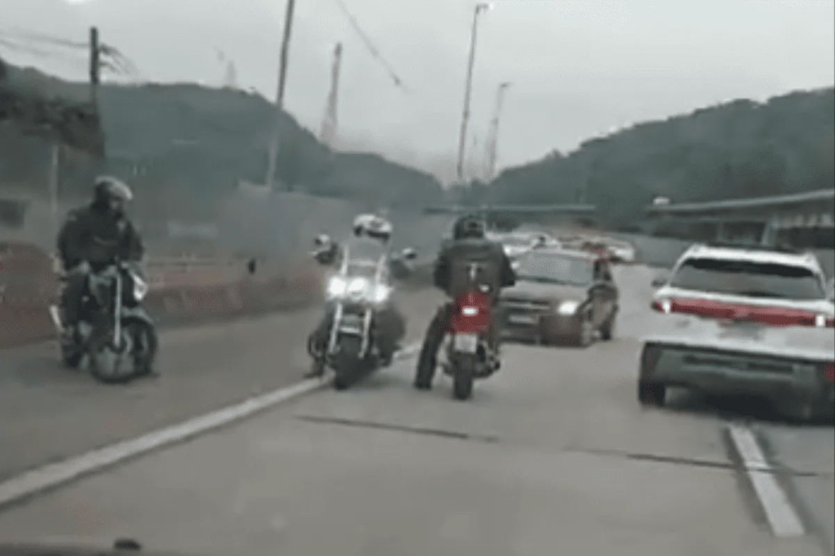 Pânico na Imigrantes: Motoristas invadem contramão após temer roubo em Cubatão