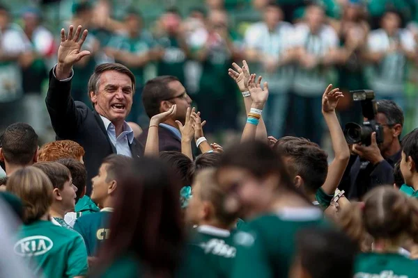 Bolsonaro é recebido com vaias e gritos de “mito” no Allianz Parque