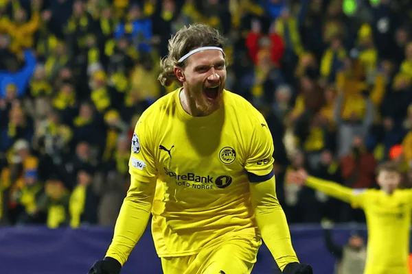 Høgh comemorando gol do Bodo/Glimt diante da Inter de Milão