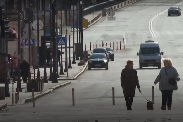 Centro de Kiev começa a retomar atividades