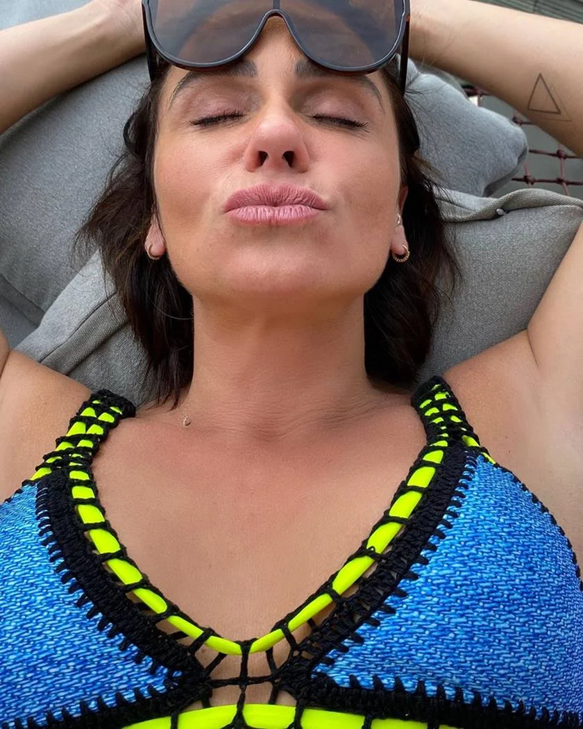 Giovanna Antonelli posta foto de biquíni em visita a praia - imagem 2 Giovanna Antonelli posta foto de biquíni em visita a praia - imagem 2