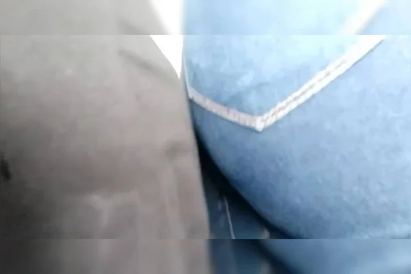 Foto colorida de homem investigado por importunar sexualmente mulheres dentro de ônibus