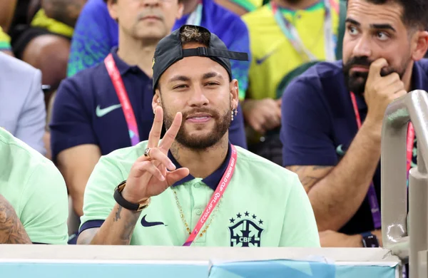 Neymar posta foto treinando com bola e anima torcida por retorno