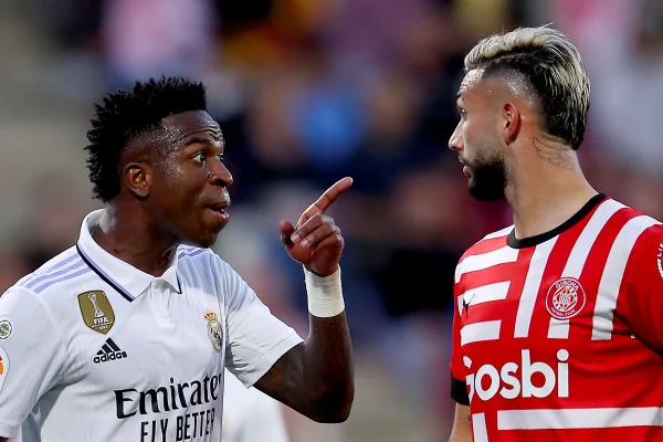 Foto colorida de Castellanos, do GIrona, contra o Real Madrid - Metrópoles