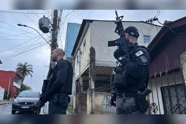 Sob comando de faccionado preso, grupo exige R$ 10 mil para não expor nudes