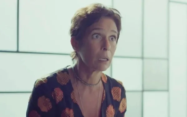 Mulher com cara de assustada
