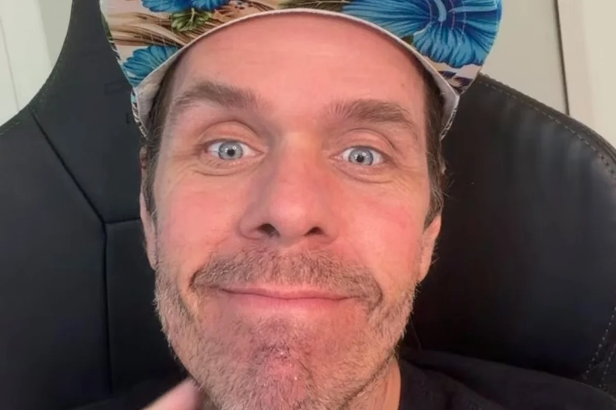 Perez Hilton volta a se comunicar após automutilação: "Deu esperança"