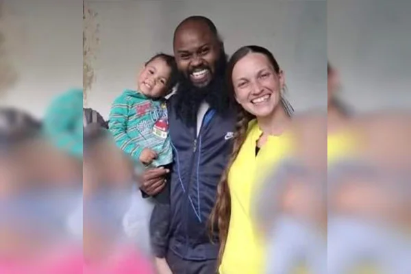 Mãe de menino morto pelo pai por não dar "bom dia" é presa no RS - Metrópoles