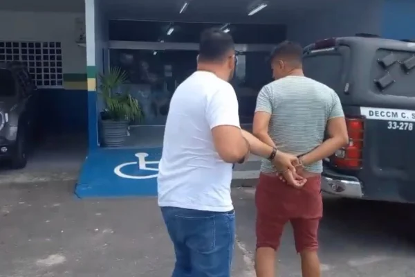 Imagem colorida, Barbeiro estupra enteado de 7 anos no AM, após morte da mãe da criança - Metrópoles
