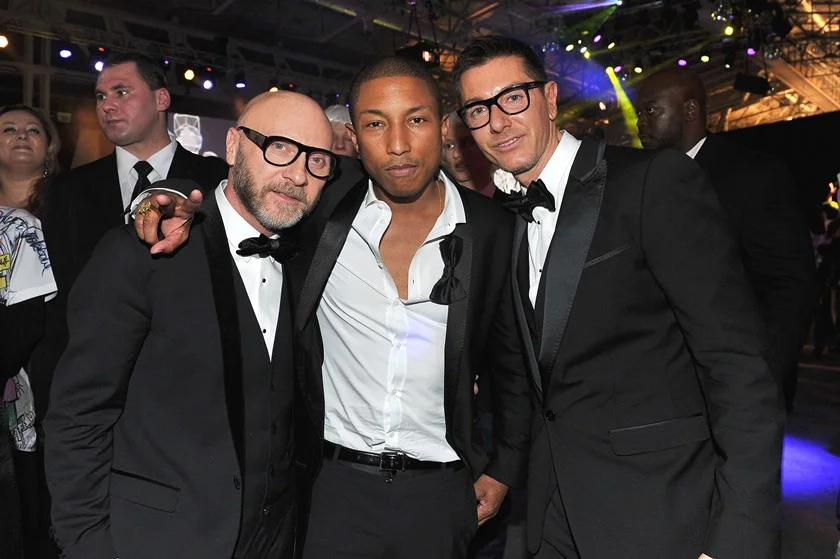 Os italianos com Pharrel Williams Os italianos com Pharrel Williams