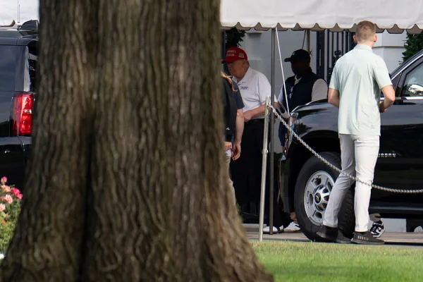 Imagem colorida de Trump após boatos de morte - Metrópoles