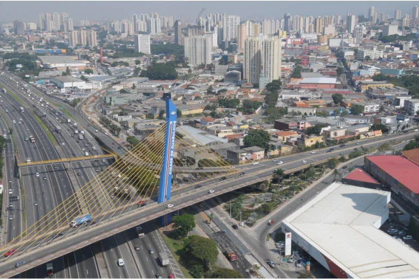 Foto panorâmica da cidade de Guarulhos, SP