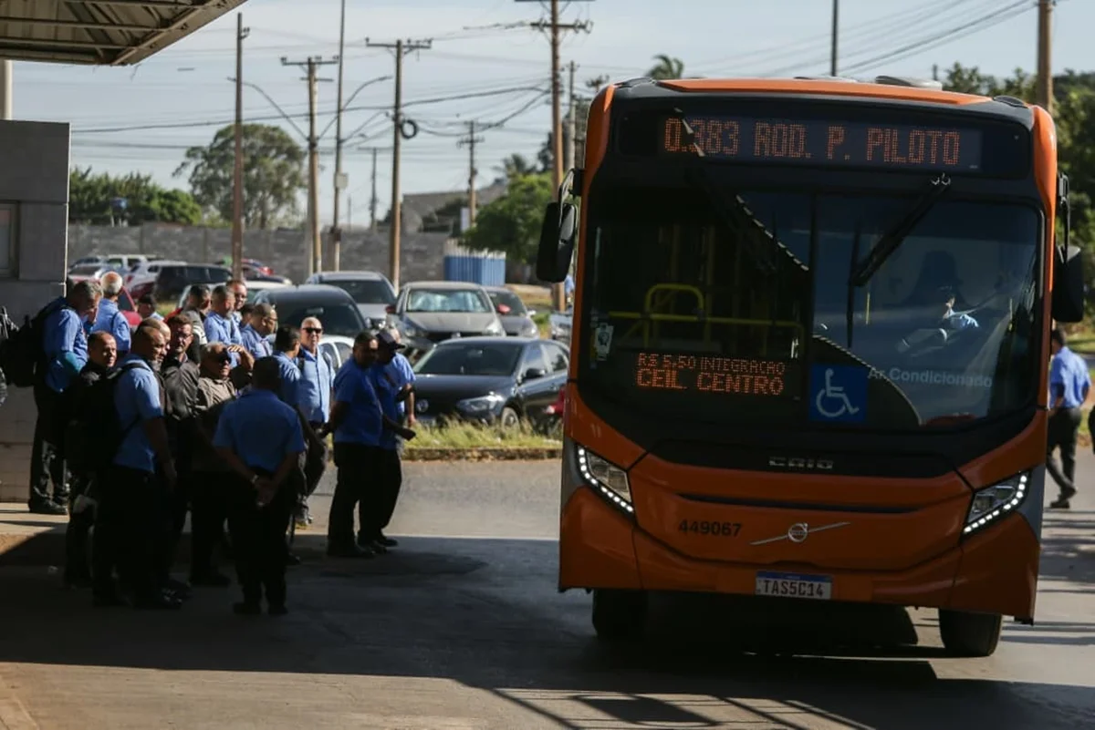 Os ônibus voltaram a circular 5h após a greve Os ônibus voltaram a circular 5h após a greve