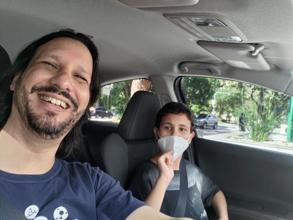 Lucelmo e seu filho Benício, ambos tem autismo - Metrópoles