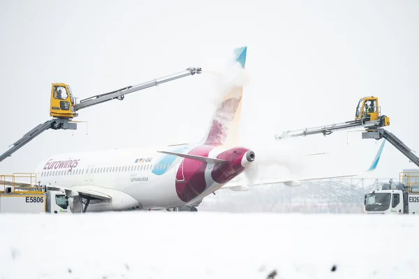 Aeroporto de Berlim fecha para decolagens devido condições climáticas