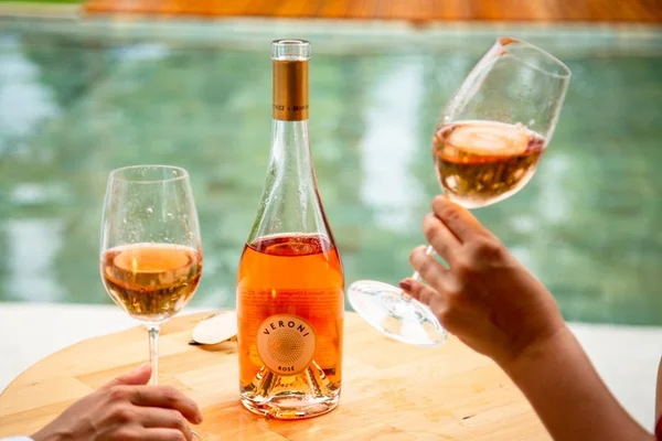 Veroni: vinho rosé de verão chega a Brasília; veja onde encontrar