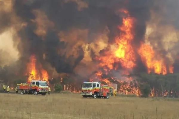 Incêndios podem levar Aberto da Austrália para quadras fechadas