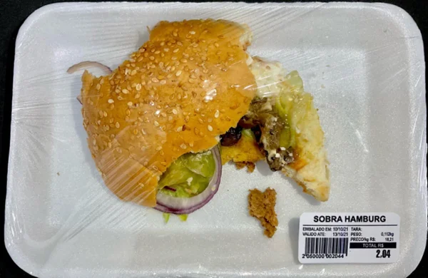Ensaio fotográfico com sobra de comida